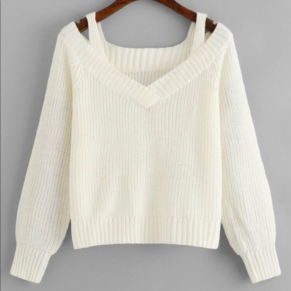 ❄️Cold shoulder cream v neck sweater❄️